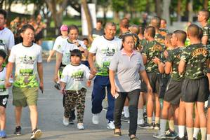 BIB: 297
                            <button type="button" onclick="openModal(3727273)" class="btn btn-primary btn-sm float-right btn-popup" data-toggle="modal" data-target=".modal-high-quality">
                        <i class="fas fa-shopping-cart"></i> Add to Cart
                    </button>
                                            <button type="button" onclick="isThisMe(3727273, true)" class="btn btn-success btn-sm float-right btn-popup btn-isme hidden" data-toggle="tooltip" data-placement="bottom" title="นี่คือรูปของคุณใช่ไหม คลิกที่นี่เพื่อเอาเข้าอัลบั้ม">
                        <i class="fas fa-plus"></i> Add to album
                    </button>
                    <button type="button" onclick="isThisMe(3727273, false)" class="btn btn-warning btn-sm float-right btn-popup btn-isnotme hidden">
                        <i class="fas fa-ban"></i> Remove from album
                    </button>