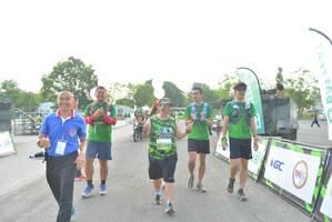 BIB: 2761, 999
                            <button type="button" onclick="openModal(3727974)" class="btn btn-primary btn-sm float-right btn-popup" data-toggle="modal" data-target=".modal-high-quality">
                        <i class="fas fa-shopping-cart"></i> Add to Cart
                    </button>
                                            <button type="button" onclick="isThisMe(3727974, true)" class="btn btn-success btn-sm float-right btn-popup btn-isme hidden" data-toggle="tooltip" data-placement="bottom" title="นี่คือรูปของคุณใช่ไหม คลิกที่นี่เพื่อเอาเข้าอัลบั้ม">
                        <i class="fas fa-plus"></i> Add to album
                    </button>
                    <button type="button" onclick="isThisMe(3727974, false)" class="btn btn-warning btn-sm float-right btn-popup btn-isnotme hidden">
                        <i class="fas fa-ban"></i> Remove from album
                    </button>