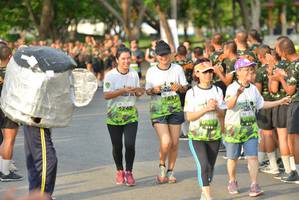 BIB: 1637
                            <button type="button" onclick="openModal(3727296)" class="btn btn-primary btn-sm float-right btn-popup" data-toggle="modal" data-target=".modal-high-quality">
                        <i class="fas fa-shopping-cart"></i> Add to Cart
                    </button>
                                            <button type="button" onclick="isThisMe(3727296, true)" class="btn btn-success btn-sm float-right btn-popup btn-isme hidden" data-toggle="tooltip" data-placement="bottom" title="นี่คือรูปของคุณใช่ไหม คลิกที่นี่เพื่อเอาเข้าอัลบั้ม">
                        <i class="fas fa-plus"></i> Add to album
                    </button>
                    <button type="button" onclick="isThisMe(3727296, false)" class="btn btn-warning btn-sm float-right btn-popup btn-isnotme hidden">
                        <i class="fas fa-ban"></i> Remove from album
                    </button>