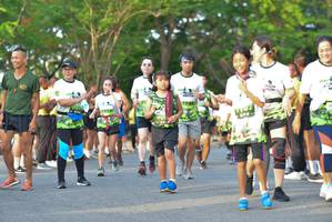 BIB: 1102
                            <button type="button" onclick="openModal(3726942)" class="btn btn-primary btn-sm float-right btn-popup" data-toggle="modal" data-target=".modal-high-quality">
                        <i class="fas fa-shopping-cart"></i> Add to Cart
                    </button>
                                            <button type="button" onclick="isThisMe(3726942, true)" class="btn btn-success btn-sm float-right btn-popup btn-isme hidden" data-toggle="tooltip" data-placement="bottom" title="นี่คือรูปของคุณใช่ไหม คลิกที่นี่เพื่อเอาเข้าอัลบั้ม">
                        <i class="fas fa-plus"></i> Add to album
                    </button>
                    <button type="button" onclick="isThisMe(3726942, false)" class="btn btn-warning btn-sm float-right btn-popup btn-isnotme hidden">
                        <i class="fas fa-ban"></i> Remove from album
                    </button>