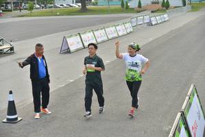 BIB: 2911, 2912
                            <button type="button" onclick="openModal(3727926)" class="btn btn-primary btn-sm float-right btn-popup" data-toggle="modal" data-target=".modal-high-quality">
                        <i class="fas fa-shopping-cart"></i> Add to Cart
                    </button>
                                            <button type="button" onclick="isThisMe(3727926, true)" class="btn btn-success btn-sm float-right btn-popup btn-isme hidden" data-toggle="tooltip" data-placement="bottom" title="นี่คือรูปของคุณใช่ไหม คลิกที่นี่เพื่อเอาเข้าอัลบั้ม">
                        <i class="fas fa-plus"></i> Add to album
                    </button>
                    <button type="button" onclick="isThisMe(3727926, false)" class="btn btn-warning btn-sm float-right btn-popup btn-isnotme hidden">
                        <i class="fas fa-ban"></i> Remove from album
                    </button>