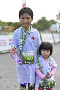 BIB: 880, 881
                            <button type="button" onclick="openModal(3719329)" class="btn btn-primary btn-sm float-right btn-popup" data-toggle="modal" data-target=".modal-high-quality">
                        <i class="fas fa-shopping-cart"></i> Add to Cart
                    </button>
                                            <button type="button" onclick="isThisMe(3719329, true)" class="btn btn-success btn-sm float-right btn-popup btn-isme hidden" data-toggle="tooltip" data-placement="bottom" title="นี่คือรูปของคุณใช่ไหม คลิกที่นี่เพื่อเอาเข้าอัลบั้ม">
                        <i class="fas fa-plus"></i> Add to album
                    </button>
                    <button type="button" onclick="isThisMe(3719329, false)" class="btn btn-warning btn-sm float-right btn-popup btn-isnotme hidden">
                        <i class="fas fa-ban"></i> Remove from album
                    </button>