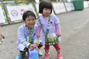 BIB: 881
                            <button type="button" onclick="openModal(3719311)" class="btn btn-primary btn-sm float-right btn-popup" data-toggle="modal" data-target=".modal-high-quality">
                        <i class="fas fa-shopping-cart"></i> Add to Cart
                    </button>
                                            <button type="button" onclick="isThisMe(3719311, true)" class="btn btn-success btn-sm float-right btn-popup btn-isme hidden" data-toggle="tooltip" data-placement="bottom" title="นี่คือรูปของคุณใช่ไหม คลิกที่นี่เพื่อเอาเข้าอัลบั้ม">
                        <i class="fas fa-plus"></i> Add to album
                    </button>
                    <button type="button" onclick="isThisMe(3719311, false)" class="btn btn-warning btn-sm float-right btn-popup btn-isnotme hidden">
                        <i class="fas fa-ban"></i> Remove from album
                    </button>