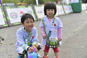 BIB: 880, 881
                            <button type="button" onclick="openModal(3719310)" class="btn btn-primary btn-sm float-right btn-popup" data-toggle="modal" data-target=".modal-high-quality">
                        <i class="fas fa-shopping-cart"></i> Add to Cart
                    </button>
                                            <button type="button" onclick="isThisMe(3719310, true)" class="btn btn-success btn-sm float-right btn-popup btn-isme hidden" data-toggle="tooltip" data-placement="bottom" title="นี่คือรูปของคุณใช่ไหม คลิกที่นี่เพื่อเอาเข้าอัลบั้ม">
                        <i class="fas fa-plus"></i> Add to album
                    </button>
                    <button type="button" onclick="isThisMe(3719310, false)" class="btn btn-warning btn-sm float-right btn-popup btn-isnotme hidden">
                        <i class="fas fa-ban"></i> Remove from album
                    </button>