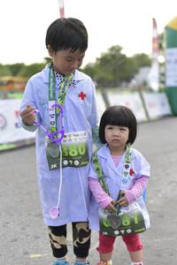 BIB: 681
                            <button type="button" onclick="openModal(3719326)" class="btn btn-primary btn-sm float-right btn-popup" data-toggle="modal" data-target=".modal-high-quality">
                        <i class="fas fa-shopping-cart"></i> Add to Cart
                    </button>
                                            <button type="button" onclick="isThisMe(3719326, true)" class="btn btn-success btn-sm float-right btn-popup btn-isme hidden" data-toggle="tooltip" data-placement="bottom" title="นี่คือรูปของคุณใช่ไหม คลิกที่นี่เพื่อเอาเข้าอัลบั้ม">
                        <i class="fas fa-plus"></i> Add to album
                    </button>
                    <button type="button" onclick="isThisMe(3719326, false)" class="btn btn-warning btn-sm float-right btn-popup btn-isnotme hidden">
                        <i class="fas fa-ban"></i> Remove from album
                    </button>