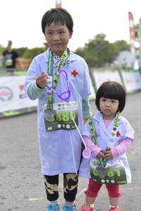 BIB: 8811
                            <button type="button" onclick="openModal(3719323)" class="btn btn-primary btn-sm float-right btn-popup" data-toggle="modal" data-target=".modal-high-quality">
                        <i class="fas fa-shopping-cart"></i> Add to Cart
                    </button>
                                            <button type="button" onclick="isThisMe(3719323, true)" class="btn btn-success btn-sm float-right btn-popup btn-isme hidden" data-toggle="tooltip" data-placement="bottom" title="นี่คือรูปของคุณใช่ไหม คลิกที่นี่เพื่อเอาเข้าอัลบั้ม">
                        <i class="fas fa-plus"></i> Add to album
                    </button>
                    <button type="button" onclick="isThisMe(3719323, false)" class="btn btn-warning btn-sm float-right btn-popup btn-isnotme hidden">
                        <i class="fas fa-ban"></i> Remove from album
                    </button>