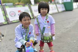 BIB: 880, 881
                            <button type="button" onclick="openModal(3719317)" class="btn btn-primary btn-sm float-right btn-popup" data-toggle="modal" data-target=".modal-high-quality">
                        <i class="fas fa-shopping-cart"></i> Add to Cart
                    </button>
                                            <button type="button" onclick="isThisMe(3719317, true)" class="btn btn-success btn-sm float-right btn-popup btn-isme hidden" data-toggle="tooltip" data-placement="bottom" title="นี่คือรูปของคุณใช่ไหม คลิกที่นี่เพื่อเอาเข้าอัลบั้ม">
                        <i class="fas fa-plus"></i> Add to album
                    </button>
                    <button type="button" onclick="isThisMe(3719317, false)" class="btn btn-warning btn-sm float-right btn-popup btn-isnotme hidden">
                        <i class="fas fa-ban"></i> Remove from album
                    </button>