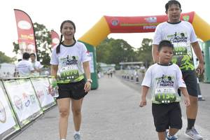 BIB: 670
                            <button type="button" onclick="openModal(3719279)" class="btn btn-primary btn-sm float-right btn-popup" data-toggle="modal" data-target=".modal-high-quality">
                        <i class="fas fa-shopping-cart"></i> Add to Cart
                    </button>
                                            <button type="button" onclick="isThisMe(3719279, true)" class="btn btn-success btn-sm float-right btn-popup btn-isme hidden" data-toggle="tooltip" data-placement="bottom" title="นี่คือรูปของคุณใช่ไหม คลิกที่นี่เพื่อเอาเข้าอัลบั้ม">
                        <i class="fas fa-plus"></i> Add to album
                    </button>
                    <button type="button" onclick="isThisMe(3719279, false)" class="btn btn-warning btn-sm float-right btn-popup btn-isnotme hidden">
                        <i class="fas fa-ban"></i> Remove from album
                    </button>