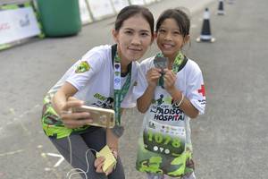 BIB: 1078
                            <button type="button" onclick="openModal(3719348)" class="btn btn-primary btn-sm float-right btn-popup" data-toggle="modal" data-target=".modal-high-quality">
                        <i class="fas fa-shopping-cart"></i> Add to Cart
                    </button>
                                            <button type="button" onclick="isThisMe(3719348, true)" class="btn btn-success btn-sm float-right btn-popup btn-isme hidden" data-toggle="tooltip" data-placement="bottom" title="นี่คือรูปของคุณใช่ไหม คลิกที่นี่เพื่อเอาเข้าอัลบั้ม">
                        <i class="fas fa-plus"></i> Add to album
                    </button>
                    <button type="button" onclick="isThisMe(3719348, false)" class="btn btn-warning btn-sm float-right btn-popup btn-isnotme hidden">
                        <i class="fas fa-ban"></i> Remove from album
                    </button>