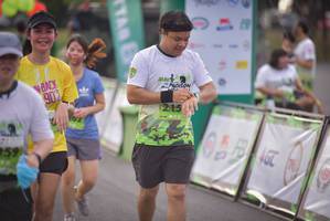 BIB: 215
                            <button type="button" onclick="openModal(3750957)" class="btn btn-primary btn-sm float-right btn-popup" data-toggle="modal" data-target=".modal-high-quality">
                        <i class="fas fa-shopping-cart"></i> Add to Cart
                    </button>
                                            <button type="button" onclick="isThisMe(3750957, true)" class="btn btn-success btn-sm float-right btn-popup btn-isme hidden" data-toggle="tooltip" data-placement="bottom" title="นี่คือรูปของคุณใช่ไหม คลิกที่นี่เพื่อเอาเข้าอัลบั้ม">
                        <i class="fas fa-plus"></i> Add to album
                    </button>
                    <button type="button" onclick="isThisMe(3750957, false)" class="btn btn-warning btn-sm float-right btn-popup btn-isnotme hidden">
                        <i class="fas fa-ban"></i> Remove from album
                    </button>