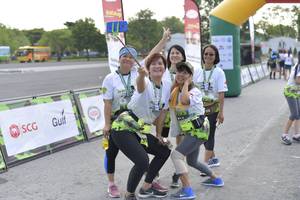 BIB: 1195
                            <button type="button" onclick="openModal(3719339)" class="btn btn-primary btn-sm float-right btn-popup" data-toggle="modal" data-target=".modal-high-quality">
                        <i class="fas fa-shopping-cart"></i> Add to Cart
                    </button>
                                            <button type="button" onclick="isThisMe(3719339, true)" class="btn btn-success btn-sm float-right btn-popup btn-isme hidden" data-toggle="tooltip" data-placement="bottom" title="นี่คือรูปของคุณใช่ไหม คลิกที่นี่เพื่อเอาเข้าอัลบั้ม">
                        <i class="fas fa-plus"></i> Add to album
                    </button>
                    <button type="button" onclick="isThisMe(3719339, false)" class="btn btn-warning btn-sm float-right btn-popup btn-isnotme hidden">
                        <i class="fas fa-ban"></i> Remove from album
                    </button>