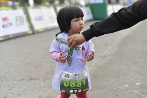 BIB: 0881
                            <button type="button" onclick="openModal(3719308)" class="btn btn-primary btn-sm float-right btn-popup" data-toggle="modal" data-target=".modal-high-quality">
                        <i class="fas fa-shopping-cart"></i> Add to Cart
                    </button>
                                            <button type="button" onclick="isThisMe(3719308, true)" class="btn btn-success btn-sm float-right btn-popup btn-isme hidden" data-toggle="tooltip" data-placement="bottom" title="นี่คือรูปของคุณใช่ไหม คลิกที่นี่เพื่อเอาเข้าอัลบั้ม">
                        <i class="fas fa-plus"></i> Add to album
                    </button>
                    <button type="button" onclick="isThisMe(3719308, false)" class="btn btn-warning btn-sm float-right btn-popup btn-isnotme hidden">
                        <i class="fas fa-ban"></i> Remove from album
                    </button>