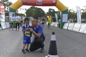 BIB: 263
                            <button type="button" onclick="openModal(3719260)" class="btn btn-primary btn-sm float-right btn-popup" data-toggle="modal" data-target=".modal-high-quality">
                        <i class="fas fa-shopping-cart"></i> Add to Cart
                    </button>
                                            <button type="button" onclick="isThisMe(3719260, true)" class="btn btn-success btn-sm float-right btn-popup btn-isme hidden" data-toggle="tooltip" data-placement="bottom" title="นี่คือรูปของคุณใช่ไหม คลิกที่นี่เพื่อเอาเข้าอัลบั้ม">
                        <i class="fas fa-plus"></i> Add to album
                    </button>
                    <button type="button" onclick="isThisMe(3719260, false)" class="btn btn-warning btn-sm float-right btn-popup btn-isnotme hidden">
                        <i class="fas fa-ban"></i> Remove from album
                    </button>