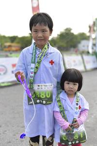 BIB: 480, 031
                            <button type="button" onclick="openModal(3719331)" class="btn btn-primary btn-sm float-right btn-popup" data-toggle="modal" data-target=".modal-high-quality">
                        <i class="fas fa-shopping-cart"></i> Add to Cart
                    </button>
                                            <button type="button" onclick="isThisMe(3719331, true)" class="btn btn-success btn-sm float-right btn-popup btn-isme hidden" data-toggle="tooltip" data-placement="bottom" title="นี่คือรูปของคุณใช่ไหม คลิกที่นี่เพื่อเอาเข้าอัลบั้ม">
                        <i class="fas fa-plus"></i> Add to album
                    </button>
                    <button type="button" onclick="isThisMe(3719331, false)" class="btn btn-warning btn-sm float-right btn-popup btn-isnotme hidden">
                        <i class="fas fa-ban"></i> Remove from album
                    </button>