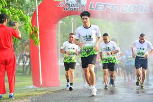 BIB: 533
                            <button type="button" onclick="openModal(3732528)" class="btn btn-primary btn-sm float-right btn-popup" data-toggle="modal" data-target=".modal-high-quality">
                        <i class="fas fa-shopping-cart"></i> Add to Cart
                    </button>
                                            <button type="button" onclick="isThisMe(3732528, true)" class="btn btn-success btn-sm float-right btn-popup btn-isme hidden" data-toggle="tooltip" data-placement="bottom" title="นี่คือรูปของคุณใช่ไหม คลิกที่นี่เพื่อเอาเข้าอัลบั้ม">
                        <i class="fas fa-plus"></i> Add to album
                    </button>
                    <button type="button" onclick="isThisMe(3732528, false)" class="btn btn-warning btn-sm float-right btn-popup btn-isnotme hidden">
                        <i class="fas fa-ban"></i> Remove from album
                    </button>