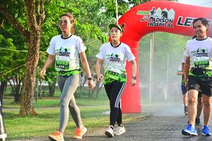 BIB: 345, 1322
                            <button type="button" onclick="openModal(3754176)" class="btn btn-primary btn-sm float-right btn-popup" data-toggle="modal" data-target=".modal-high-quality">
                        <i class="fas fa-shopping-cart"></i> Add to Cart
                    </button>
                                            <button type="button" onclick="isThisMe(3754176, true)" class="btn btn-success btn-sm float-right btn-popup btn-isme hidden" data-toggle="tooltip" data-placement="bottom" title="นี่คือรูปของคุณใช่ไหม คลิกที่นี่เพื่อเอาเข้าอัลบั้ม">
                        <i class="fas fa-plus"></i> Add to album
                    </button>
                    <button type="button" onclick="isThisMe(3754176, false)" class="btn btn-warning btn-sm float-right btn-popup btn-isnotme hidden">
                        <i class="fas fa-ban"></i> Remove from album
                    </button>