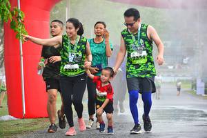 BIB: 2355, 2354
                            <button type="button" onclick="openModal(3722851)" class="btn btn-primary btn-sm float-right btn-popup" data-toggle="modal" data-target=".modal-high-quality">
                        <i class="fas fa-shopping-cart"></i> Add to Cart
                    </button>
                                            <button type="button" onclick="isThisMe(3722851, true)" class="btn btn-success btn-sm float-right btn-popup btn-isme hidden" data-toggle="tooltip" data-placement="bottom" title="นี่คือรูปของคุณใช่ไหม คลิกที่นี่เพื่อเอาเข้าอัลบั้ม">
                        <i class="fas fa-plus"></i> Add to album
                    </button>
                    <button type="button" onclick="isThisMe(3722851, false)" class="btn btn-warning btn-sm float-right btn-popup btn-isnotme hidden">
                        <i class="fas fa-ban"></i> Remove from album
                    </button>