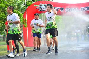 BIB: 1079
                            <button type="button" onclick="openModal(3731556)" class="btn btn-primary btn-sm float-right btn-popup" data-toggle="modal" data-target=".modal-high-quality">
                        <i class="fas fa-shopping-cart"></i> Add to Cart
                    </button>
                                            <button type="button" onclick="isThisMe(3731556, true)" class="btn btn-success btn-sm float-right btn-popup btn-isme hidden" data-toggle="tooltip" data-placement="bottom" title="นี่คือรูปของคุณใช่ไหม คลิกที่นี่เพื่อเอาเข้าอัลบั้ม">
                        <i class="fas fa-plus"></i> Add to album
                    </button>
                    <button type="button" onclick="isThisMe(3731556, false)" class="btn btn-warning btn-sm float-right btn-popup btn-isnotme hidden">
                        <i class="fas fa-ban"></i> Remove from album
                    </button>