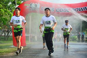 BIB: 2210, 717
                            <button type="button" onclick="openModal(3751769)" class="btn btn-primary btn-sm float-right btn-popup" data-toggle="modal" data-target=".modal-high-quality">
                        <i class="fas fa-shopping-cart"></i> Add to Cart
                    </button>
                                            <button type="button" onclick="isThisMe(3751769, true)" class="btn btn-success btn-sm float-right btn-popup btn-isme hidden" data-toggle="tooltip" data-placement="bottom" title="นี่คือรูปของคุณใช่ไหม คลิกที่นี่เพื่อเอาเข้าอัลบั้ม">
                        <i class="fas fa-plus"></i> Add to album
                    </button>
                    <button type="button" onclick="isThisMe(3751769, false)" class="btn btn-warning btn-sm float-right btn-popup btn-isnotme hidden">
                        <i class="fas fa-ban"></i> Remove from album
                    </button>