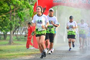 BIB: 452
                            <button type="button" onclick="openModal(3717771)" class="btn btn-primary btn-sm float-right btn-popup" data-toggle="modal" data-target=".modal-high-quality">
                        <i class="fas fa-shopping-cart"></i> Add to Cart
                    </button>
                                            <button type="button" onclick="isThisMe(3717771, true)" class="btn btn-success btn-sm float-right btn-popup btn-isme hidden" data-toggle="tooltip" data-placement="bottom" title="นี่คือรูปของคุณใช่ไหม คลิกที่นี่เพื่อเอาเข้าอัลบั้ม">
                        <i class="fas fa-plus"></i> Add to album
                    </button>
                    <button type="button" onclick="isThisMe(3717771, false)" class="btn btn-warning btn-sm float-right btn-popup btn-isnotme hidden">
                        <i class="fas fa-ban"></i> Remove from album
                    </button>