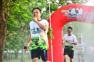 BIB: 943
                            <button type="button" onclick="openModal(3700831)" class="btn btn-primary btn-sm float-right btn-popup" data-toggle="modal" data-target=".modal-high-quality">
                        <i class="fas fa-shopping-cart"></i> Add to Cart
                    </button>
                                            <button type="button" onclick="isThisMe(3700831, true)" class="btn btn-success btn-sm float-right btn-popup btn-isme hidden" data-toggle="tooltip" data-placement="bottom" title="นี่คือรูปของคุณใช่ไหม คลิกที่นี่เพื่อเอาเข้าอัลบั้ม">
                        <i class="fas fa-plus"></i> Add to album
                    </button>
                    <button type="button" onclick="isThisMe(3700831, false)" class="btn btn-warning btn-sm float-right btn-popup btn-isnotme hidden">
                        <i class="fas fa-ban"></i> Remove from album
                    </button>