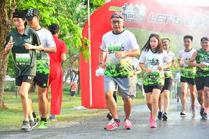 BIB: 813
                            <button type="button" onclick="openModal(3732980)" class="btn btn-primary btn-sm float-right btn-popup" data-toggle="modal" data-target=".modal-high-quality">
                        <i class="fas fa-shopping-cart"></i> Add to Cart
                    </button>
                                            <button type="button" onclick="isThisMe(3732980, true)" class="btn btn-success btn-sm float-right btn-popup btn-isme hidden" data-toggle="tooltip" data-placement="bottom" title="นี่คือรูปของคุณใช่ไหม คลิกที่นี่เพื่อเอาเข้าอัลบั้ม">
                        <i class="fas fa-plus"></i> Add to album
                    </button>
                    <button type="button" onclick="isThisMe(3732980, false)" class="btn btn-warning btn-sm float-right btn-popup btn-isnotme hidden">
                        <i class="fas fa-ban"></i> Remove from album
                    </button>