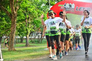 BIB: 834
                            <button type="button" onclick="openModal(3756657)" class="btn btn-primary btn-sm float-right btn-popup" data-toggle="modal" data-target=".modal-high-quality">
                        <i class="fas fa-shopping-cart"></i> Add to Cart
                    </button>
                                            <button type="button" onclick="isThisMe(3756657, true)" class="btn btn-success btn-sm float-right btn-popup btn-isme hidden" data-toggle="tooltip" data-placement="bottom" title="นี่คือรูปของคุณใช่ไหม คลิกที่นี่เพื่อเอาเข้าอัลบั้ม">
                        <i class="fas fa-plus"></i> Add to album
                    </button>
                    <button type="button" onclick="isThisMe(3756657, false)" class="btn btn-warning btn-sm float-right btn-popup btn-isnotme hidden">
                        <i class="fas fa-ban"></i> Remove from album
                    </button>