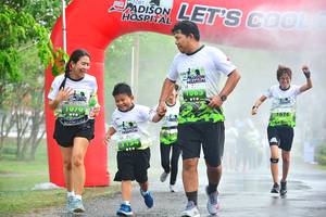 BIB: 070
                            <button type="button" onclick="openModal(3721059)" class="btn btn-primary btn-sm float-right btn-popup" data-toggle="modal" data-target=".modal-high-quality">
                        <i class="fas fa-shopping-cart"></i> Add to Cart
                    </button>
                                            <button type="button" onclick="isThisMe(3721059, true)" class="btn btn-success btn-sm float-right btn-popup btn-isme hidden" data-toggle="tooltip" data-placement="bottom" title="นี่คือรูปของคุณใช่ไหม คลิกที่นี่เพื่อเอาเข้าอัลบั้ม">
                        <i class="fas fa-plus"></i> Add to album
                    </button>
                    <button type="button" onclick="isThisMe(3721059, false)" class="btn btn-warning btn-sm float-right btn-popup btn-isnotme hidden">
                        <i class="fas fa-ban"></i> Remove from album
                    </button>