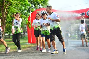 BIB: 1525
                            <button type="button" onclick="openModal(3754572)" class="btn btn-primary btn-sm float-right btn-popup" data-toggle="modal" data-target=".modal-high-quality">
                        <i class="fas fa-shopping-cart"></i> Add to Cart
                    </button>
                                            <button type="button" onclick="isThisMe(3754572, true)" class="btn btn-success btn-sm float-right btn-popup btn-isme hidden" data-toggle="tooltip" data-placement="bottom" title="นี่คือรูปของคุณใช่ไหม คลิกที่นี่เพื่อเอาเข้าอัลบั้ม">
                        <i class="fas fa-plus"></i> Add to album
                    </button>
                    <button type="button" onclick="isThisMe(3754572, false)" class="btn btn-warning btn-sm float-right btn-popup btn-isnotme hidden">
                        <i class="fas fa-ban"></i> Remove from album
                    </button>