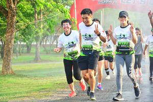 BIB: 985
                            <button type="button" onclick="openModal(3753687)" class="btn btn-primary btn-sm float-right btn-popup" data-toggle="modal" data-target=".modal-high-quality">
                        <i class="fas fa-shopping-cart"></i> Add to Cart
                    </button>
                                            <button type="button" onclick="isThisMe(3753687, true)" class="btn btn-success btn-sm float-right btn-popup btn-isme hidden" data-toggle="tooltip" data-placement="bottom" title="นี่คือรูปของคุณใช่ไหม คลิกที่นี่เพื่อเอาเข้าอัลบั้ม">
                        <i class="fas fa-plus"></i> Add to album
                    </button>
                    <button type="button" onclick="isThisMe(3753687, false)" class="btn btn-warning btn-sm float-right btn-popup btn-isnotme hidden">
                        <i class="fas fa-ban"></i> Remove from album
                    </button>