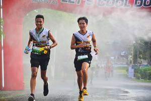 BIB: 1127, 1123
                            <button type="button" onclick="openModal(3687966)" class="btn btn-primary btn-sm float-right btn-popup" data-toggle="modal" data-target=".modal-high-quality">
                        <i class="fas fa-shopping-cart"></i> Add to Cart
                    </button>
                                            <button type="button" onclick="isThisMe(3687966, true)" class="btn btn-success btn-sm float-right btn-popup btn-isme hidden" data-toggle="tooltip" data-placement="bottom" title="นี่คือรูปของคุณใช่ไหม คลิกที่นี่เพื่อเอาเข้าอัลบั้ม">
                        <i class="fas fa-plus"></i> Add to album
                    </button>
                    <button type="button" onclick="isThisMe(3687966, false)" class="btn btn-warning btn-sm float-right btn-popup btn-isnotme hidden">
                        <i class="fas fa-ban"></i> Remove from album
                    </button>