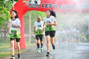 BIB: 1194, 545
                            <button type="button" onclick="openModal(3766132)" class="btn btn-primary btn-sm float-right btn-popup" data-toggle="modal" data-target=".modal-high-quality">
                        <i class="fas fa-shopping-cart"></i> Add to Cart
                    </button>
                                            <button type="button" onclick="isThisMe(3766132, true)" class="btn btn-success btn-sm float-right btn-popup btn-isme hidden" data-toggle="tooltip" data-placement="bottom" title="นี่คือรูปของคุณใช่ไหม คลิกที่นี่เพื่อเอาเข้าอัลบั้ม">
                        <i class="fas fa-plus"></i> Add to album
                    </button>
                    <button type="button" onclick="isThisMe(3766132, false)" class="btn btn-warning btn-sm float-right btn-popup btn-isnotme hidden">
                        <i class="fas fa-ban"></i> Remove from album
                    </button>