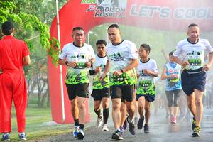 BIB: 917, 918
                            <button type="button" onclick="openModal(3732556)" class="btn btn-primary btn-sm float-right btn-popup" data-toggle="modal" data-target=".modal-high-quality">
                        <i class="fas fa-shopping-cart"></i> Add to Cart
                    </button>
                                            <button type="button" onclick="isThisMe(3732556, true)" class="btn btn-success btn-sm float-right btn-popup btn-isme hidden" data-toggle="tooltip" data-placement="bottom" title="นี่คือรูปของคุณใช่ไหม คลิกที่นี่เพื่อเอาเข้าอัลบั้ม">
                        <i class="fas fa-plus"></i> Add to album
                    </button>
                    <button type="button" onclick="isThisMe(3732556, false)" class="btn btn-warning btn-sm float-right btn-popup btn-isnotme hidden">
                        <i class="fas fa-ban"></i> Remove from album
                    </button>