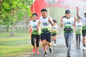 BIB: 985
                            <button type="button" onclick="openModal(3753645)" class="btn btn-primary btn-sm float-right btn-popup" data-toggle="modal" data-target=".modal-high-quality">
                        <i class="fas fa-shopping-cart"></i> Add to Cart
                    </button>
                                            <button type="button" onclick="isThisMe(3753645, true)" class="btn btn-success btn-sm float-right btn-popup btn-isme hidden" data-toggle="tooltip" data-placement="bottom" title="นี่คือรูปของคุณใช่ไหม คลิกที่นี่เพื่อเอาเข้าอัลบั้ม">
                        <i class="fas fa-plus"></i> Add to album
                    </button>
                    <button type="button" onclick="isThisMe(3753645, false)" class="btn btn-warning btn-sm float-right btn-popup btn-isnotme hidden">
                        <i class="fas fa-ban"></i> Remove from album
                    </button>