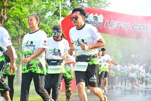 BIB: 
                            <button type="button" onclick="openModal(3772391)" class="btn btn-primary btn-sm float-right btn-popup" data-toggle="modal" data-target=".modal-high-quality">
                        <i class="fas fa-shopping-cart"></i> Add to Cart
                    </button>
                                            <button type="button" onclick="isThisMe(3772391, true)" class="btn btn-success btn-sm float-right btn-popup btn-isme hidden" data-toggle="tooltip" data-placement="bottom" title="นี่คือรูปของคุณใช่ไหม คลิกที่นี่เพื่อเอาเข้าอัลบั้ม">
                        <i class="fas fa-plus"></i> Add to album
                    </button>
                    <button type="button" onclick="isThisMe(3772391, false)" class="btn btn-warning btn-sm float-right btn-popup btn-isnotme hidden">
                        <i class="fas fa-ban"></i> Remove from album
                    </button>