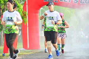 BIB: 315
                            <button type="button" onclick="openModal(3732428)" class="btn btn-primary btn-sm float-right btn-popup" data-toggle="modal" data-target=".modal-high-quality">
                        <i class="fas fa-shopping-cart"></i> Add to Cart
                    </button>
                                            <button type="button" onclick="isThisMe(3732428, true)" class="btn btn-success btn-sm float-right btn-popup btn-isme hidden" data-toggle="tooltip" data-placement="bottom" title="นี่คือรูปของคุณใช่ไหม คลิกที่นี่เพื่อเอาเข้าอัลบั้ม">
                        <i class="fas fa-plus"></i> Add to album
                    </button>
                    <button type="button" onclick="isThisMe(3732428, false)" class="btn btn-warning btn-sm float-right btn-popup btn-isnotme hidden">
                        <i class="fas fa-ban"></i> Remove from album
                    </button>