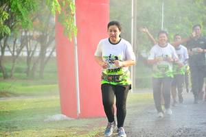 BIB: 2280
                            <button type="button" onclick="openModal(3759885)" class="btn btn-primary btn-sm float-right btn-popup" data-toggle="modal" data-target=".modal-high-quality">
                        <i class="fas fa-shopping-cart"></i> Add to Cart
                    </button>
                                            <button type="button" onclick="isThisMe(3759885, true)" class="btn btn-success btn-sm float-right btn-popup btn-isme hidden" data-toggle="tooltip" data-placement="bottom" title="นี่คือรูปของคุณใช่ไหม คลิกที่นี่เพื่อเอาเข้าอัลบั้ม">
                        <i class="fas fa-plus"></i> Add to album
                    </button>
                    <button type="button" onclick="isThisMe(3759885, false)" class="btn btn-warning btn-sm float-right btn-popup btn-isnotme hidden">
                        <i class="fas fa-ban"></i> Remove from album
                    </button>