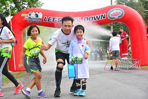 BIB: 880, 883
                            <button type="button" onclick="openModal(3731919)" class="btn btn-primary btn-sm float-right btn-popup" data-toggle="modal" data-target=".modal-high-quality">
                        <i class="fas fa-shopping-cart"></i> Add to Cart
                    </button>
                                            <button type="button" onclick="isThisMe(3731919, true)" class="btn btn-success btn-sm float-right btn-popup btn-isme hidden" data-toggle="tooltip" data-placement="bottom" title="นี่คือรูปของคุณใช่ไหม คลิกที่นี่เพื่อเอาเข้าอัลบั้ม">
                        <i class="fas fa-plus"></i> Add to album
                    </button>
                    <button type="button" onclick="isThisMe(3731919, false)" class="btn btn-warning btn-sm float-right btn-popup btn-isnotme hidden">
                        <i class="fas fa-ban"></i> Remove from album
                    </button>