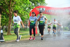 BIB: 2514, 2513
                            <button type="button" onclick="openModal(3754601)" class="btn btn-primary btn-sm float-right btn-popup" data-toggle="modal" data-target=".modal-high-quality">
                        <i class="fas fa-shopping-cart"></i> Add to Cart
                    </button>
                                            <button type="button" onclick="isThisMe(3754601, true)" class="btn btn-success btn-sm float-right btn-popup btn-isme hidden" data-toggle="tooltip" data-placement="bottom" title="นี่คือรูปของคุณใช่ไหม คลิกที่นี่เพื่อเอาเข้าอัลบั้ม">
                        <i class="fas fa-plus"></i> Add to album
                    </button>
                    <button type="button" onclick="isThisMe(3754601, false)" class="btn btn-warning btn-sm float-right btn-popup btn-isnotme hidden">
                        <i class="fas fa-ban"></i> Remove from album
                    </button>