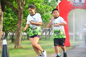 BIB: 946
                            <button type="button" onclick="openModal(3763545)" class="btn btn-primary btn-sm float-right btn-popup" data-toggle="modal" data-target=".modal-high-quality">
                        <i class="fas fa-shopping-cart"></i> Add to Cart
                    </button>
                                            <button type="button" onclick="isThisMe(3763545, true)" class="btn btn-success btn-sm float-right btn-popup btn-isme hidden" data-toggle="tooltip" data-placement="bottom" title="นี่คือรูปของคุณใช่ไหม คลิกที่นี่เพื่อเอาเข้าอัลบั้ม">
                        <i class="fas fa-plus"></i> Add to album
                    </button>
                    <button type="button" onclick="isThisMe(3763545, false)" class="btn btn-warning btn-sm float-right btn-popup btn-isnotme hidden">
                        <i class="fas fa-ban"></i> Remove from album
                    </button>