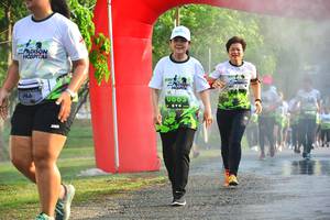 BIB: 663
                            <button type="button" onclick="openModal(3760433)" class="btn btn-primary btn-sm float-right btn-popup" data-toggle="modal" data-target=".modal-high-quality">
                        <i class="fas fa-shopping-cart"></i> Add to Cart
                    </button>
                                            <button type="button" onclick="isThisMe(3760433, true)" class="btn btn-success btn-sm float-right btn-popup btn-isme hidden" data-toggle="tooltip" data-placement="bottom" title="นี่คือรูปของคุณใช่ไหม คลิกที่นี่เพื่อเอาเข้าอัลบั้ม">
                        <i class="fas fa-plus"></i> Add to album
                    </button>
                    <button type="button" onclick="isThisMe(3760433, false)" class="btn btn-warning btn-sm float-right btn-popup btn-isnotme hidden">
                        <i class="fas fa-ban"></i> Remove from album
                    </button>