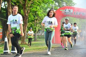 BIB: 1038
                            <button type="button" onclick="openModal(3750667)" class="btn btn-primary btn-sm float-right btn-popup" data-toggle="modal" data-target=".modal-high-quality">
                        <i class="fas fa-shopping-cart"></i> Add to Cart
                    </button>
                                            <button type="button" onclick="isThisMe(3750667, true)" class="btn btn-success btn-sm float-right btn-popup btn-isme hidden" data-toggle="tooltip" data-placement="bottom" title="นี่คือรูปของคุณใช่ไหม คลิกที่นี่เพื่อเอาเข้าอัลบั้ม">
                        <i class="fas fa-plus"></i> Add to album
                    </button>
                    <button type="button" onclick="isThisMe(3750667, false)" class="btn btn-warning btn-sm float-right btn-popup btn-isnotme hidden">
                        <i class="fas fa-ban"></i> Remove from album
                    </button>