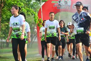 BIB: 782
                            <button type="button" onclick="openModal(3751258)" class="btn btn-primary btn-sm float-right btn-popup" data-toggle="modal" data-target=".modal-high-quality">
                        <i class="fas fa-shopping-cart"></i> Add to Cart
                    </button>
                                            <button type="button" onclick="isThisMe(3751258, true)" class="btn btn-success btn-sm float-right btn-popup btn-isme hidden" data-toggle="tooltip" data-placement="bottom" title="นี่คือรูปของคุณใช่ไหม คลิกที่นี่เพื่อเอาเข้าอัลบั้ม">
                        <i class="fas fa-plus"></i> Add to album
                    </button>
                    <button type="button" onclick="isThisMe(3751258, false)" class="btn btn-warning btn-sm float-right btn-popup btn-isnotme hidden">
                        <i class="fas fa-ban"></i> Remove from album
                    </button>