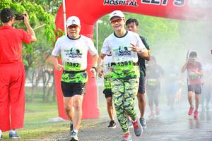 BIB: 1382
                            <button type="button" onclick="openModal(3732387)" class="btn btn-primary btn-sm float-right btn-popup" data-toggle="modal" data-target=".modal-high-quality">
                        <i class="fas fa-shopping-cart"></i> Add to Cart
                    </button>
                                            <button type="button" onclick="isThisMe(3732387, true)" class="btn btn-success btn-sm float-right btn-popup btn-isme hidden" data-toggle="tooltip" data-placement="bottom" title="นี่คือรูปของคุณใช่ไหม คลิกที่นี่เพื่อเอาเข้าอัลบั้ม">
                        <i class="fas fa-plus"></i> Add to album
                    </button>
                    <button type="button" onclick="isThisMe(3732387, false)" class="btn btn-warning btn-sm float-right btn-popup btn-isnotme hidden">
                        <i class="fas fa-ban"></i> Remove from album
                    </button>