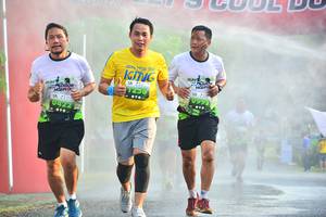 BIB: 1256, 995, 422
                            <button type="button" onclick="openModal(3717307)" class="btn btn-primary btn-sm float-right btn-popup" data-toggle="modal" data-target=".modal-high-quality">
                        <i class="fas fa-shopping-cart"></i> Add to Cart
                    </button>
                                            <button type="button" onclick="isThisMe(3717307, true)" class="btn btn-success btn-sm float-right btn-popup btn-isme hidden" data-toggle="tooltip" data-placement="bottom" title="นี่คือรูปของคุณใช่ไหม คลิกที่นี่เพื่อเอาเข้าอัลบั้ม">
                        <i class="fas fa-plus"></i> Add to album
                    </button>
                    <button type="button" onclick="isThisMe(3717307, false)" class="btn btn-warning btn-sm float-right btn-popup btn-isnotme hidden">
                        <i class="fas fa-ban"></i> Remove from album
                    </button>