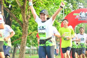 BIB: 976
                            <button type="button" onclick="openModal(3732921)" class="btn btn-primary btn-sm float-right btn-popup" data-toggle="modal" data-target=".modal-high-quality">
                        <i class="fas fa-shopping-cart"></i> Add to Cart
                    </button>
                                            <button type="button" onclick="isThisMe(3732921, true)" class="btn btn-success btn-sm float-right btn-popup btn-isme hidden" data-toggle="tooltip" data-placement="bottom" title="นี่คือรูปของคุณใช่ไหม คลิกที่นี่เพื่อเอาเข้าอัลบั้ม">
                        <i class="fas fa-plus"></i> Add to album
                    </button>
                    <button type="button" onclick="isThisMe(3732921, false)" class="btn btn-warning btn-sm float-right btn-popup btn-isnotme hidden">
                        <i class="fas fa-ban"></i> Remove from album
                    </button>