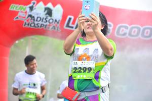 BIB: 2299
                            <button type="button" onclick="openModal(3722896)" class="btn btn-primary btn-sm float-right btn-popup" data-toggle="modal" data-target=".modal-high-quality">
                        <i class="fas fa-shopping-cart"></i> Add to Cart
                    </button>
                                            <button type="button" onclick="isThisMe(3722896, true)" class="btn btn-success btn-sm float-right btn-popup btn-isme hidden" data-toggle="tooltip" data-placement="bottom" title="นี่คือรูปของคุณใช่ไหม คลิกที่นี่เพื่อเอาเข้าอัลบั้ม">
                        <i class="fas fa-plus"></i> Add to album
                    </button>
                    <button type="button" onclick="isThisMe(3722896, false)" class="btn btn-warning btn-sm float-right btn-popup btn-isnotme hidden">
                        <i class="fas fa-ban"></i> Remove from album
                    </button>