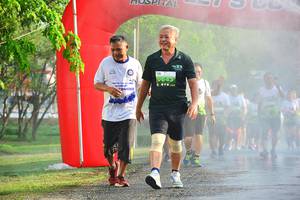 BIB: 645
                            <button type="button" onclick="openModal(3761397)" class="btn btn-primary btn-sm float-right btn-popup" data-toggle="modal" data-target=".modal-high-quality">
                        <i class="fas fa-shopping-cart"></i> Add to Cart
                    </button>
                                            <button type="button" onclick="isThisMe(3761397, true)" class="btn btn-success btn-sm float-right btn-popup btn-isme hidden" data-toggle="tooltip" data-placement="bottom" title="นี่คือรูปของคุณใช่ไหม คลิกที่นี่เพื่อเอาเข้าอัลบั้ม">
                        <i class="fas fa-plus"></i> Add to album
                    </button>
                    <button type="button" onclick="isThisMe(3761397, false)" class="btn btn-warning btn-sm float-right btn-popup btn-isnotme hidden">
                        <i class="fas fa-ban"></i> Remove from album
                    </button>