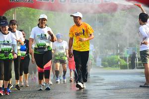 BIB: 599
                            <button type="button" onclick="openModal(3761947)" class="btn btn-primary btn-sm float-right btn-popup" data-toggle="modal" data-target=".modal-high-quality">
                        <i class="fas fa-shopping-cart"></i> Add to Cart
                    </button>
                                            <button type="button" onclick="isThisMe(3761947, true)" class="btn btn-success btn-sm float-right btn-popup btn-isme hidden" data-toggle="tooltip" data-placement="bottom" title="นี่คือรูปของคุณใช่ไหม คลิกที่นี่เพื่อเอาเข้าอัลบั้ม">
                        <i class="fas fa-plus"></i> Add to album
                    </button>
                    <button type="button" onclick="isThisMe(3761947, false)" class="btn btn-warning btn-sm float-right btn-popup btn-isnotme hidden">
                        <i class="fas fa-ban"></i> Remove from album
                    </button>