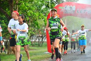 BIB: 922, 2162
                            <button type="button" onclick="openModal(3775571)" class="btn btn-primary btn-sm float-right btn-popup" data-toggle="modal" data-target=".modal-high-quality">
                        <i class="fas fa-shopping-cart"></i> Add to Cart
                    </button>
                                            <button type="button" onclick="isThisMe(3775571, true)" class="btn btn-success btn-sm float-right btn-popup btn-isme hidden" data-toggle="tooltip" data-placement="bottom" title="นี่คือรูปของคุณใช่ไหม คลิกที่นี่เพื่อเอาเข้าอัลบั้ม">
                        <i class="fas fa-plus"></i> Add to album
                    </button>
                    <button type="button" onclick="isThisMe(3775571, false)" class="btn btn-warning btn-sm float-right btn-popup btn-isnotme hidden">
                        <i class="fas fa-ban"></i> Remove from album
                    </button>